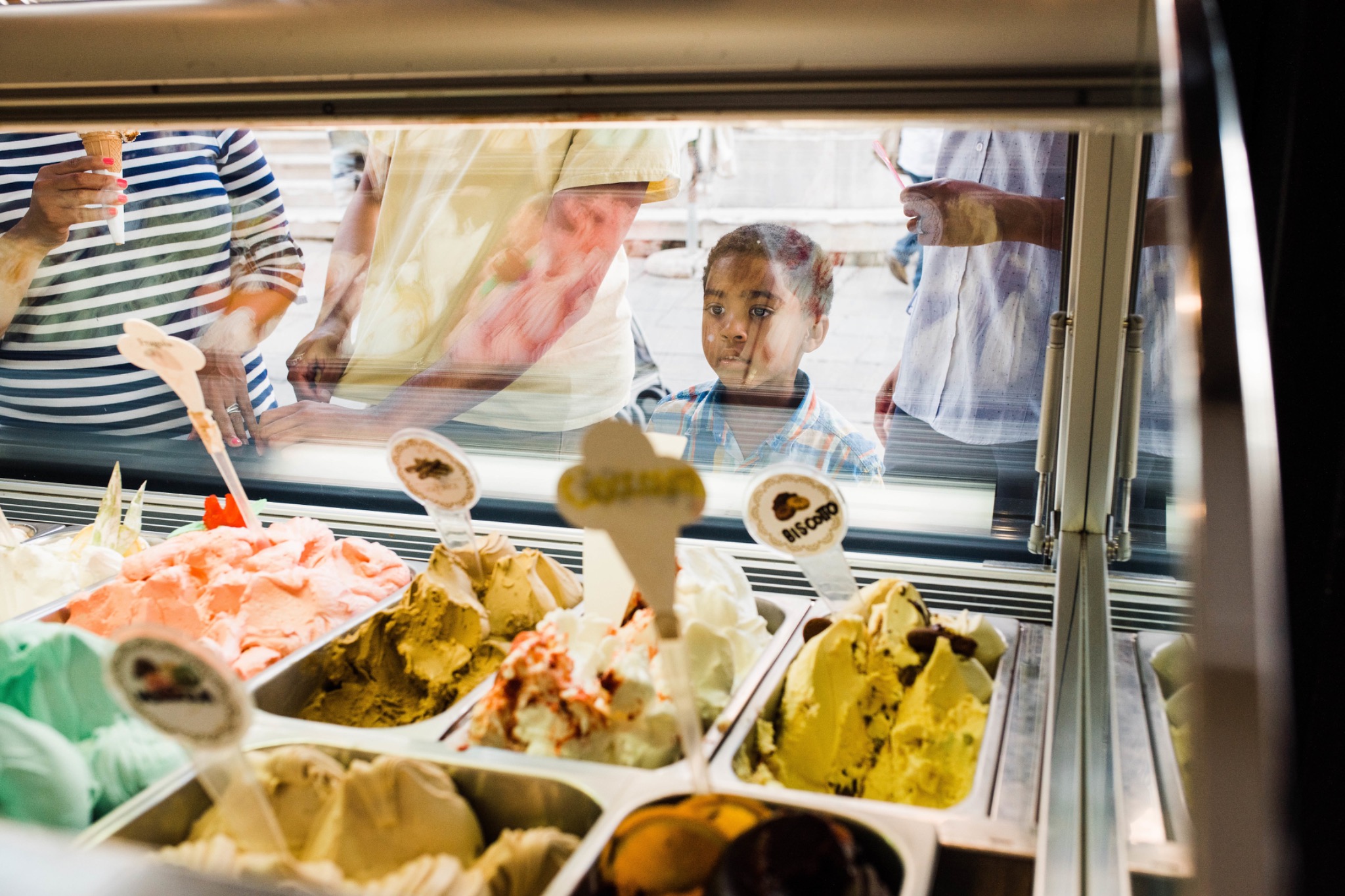 A family choosing gelato together during an ordinary day out.